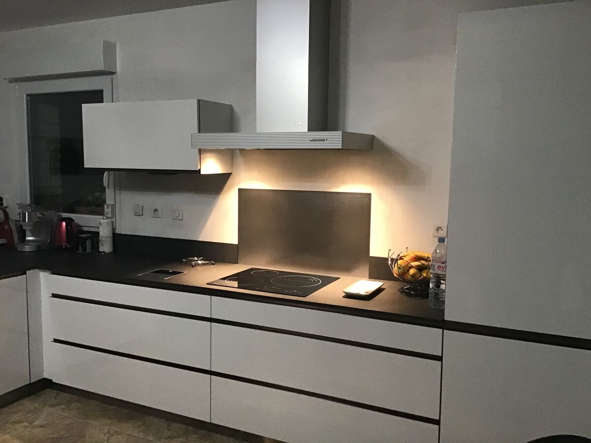 Cuisine avant-après sur mesure LIGHT JET Blanc Brillant