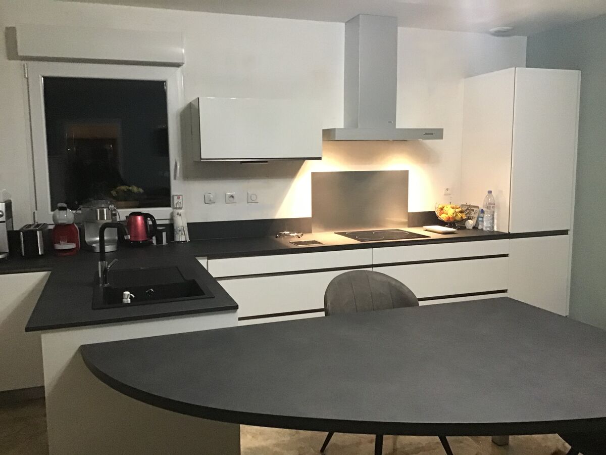 Cuisine avant-après sur mesure LIGHT JET Blanc Brillant