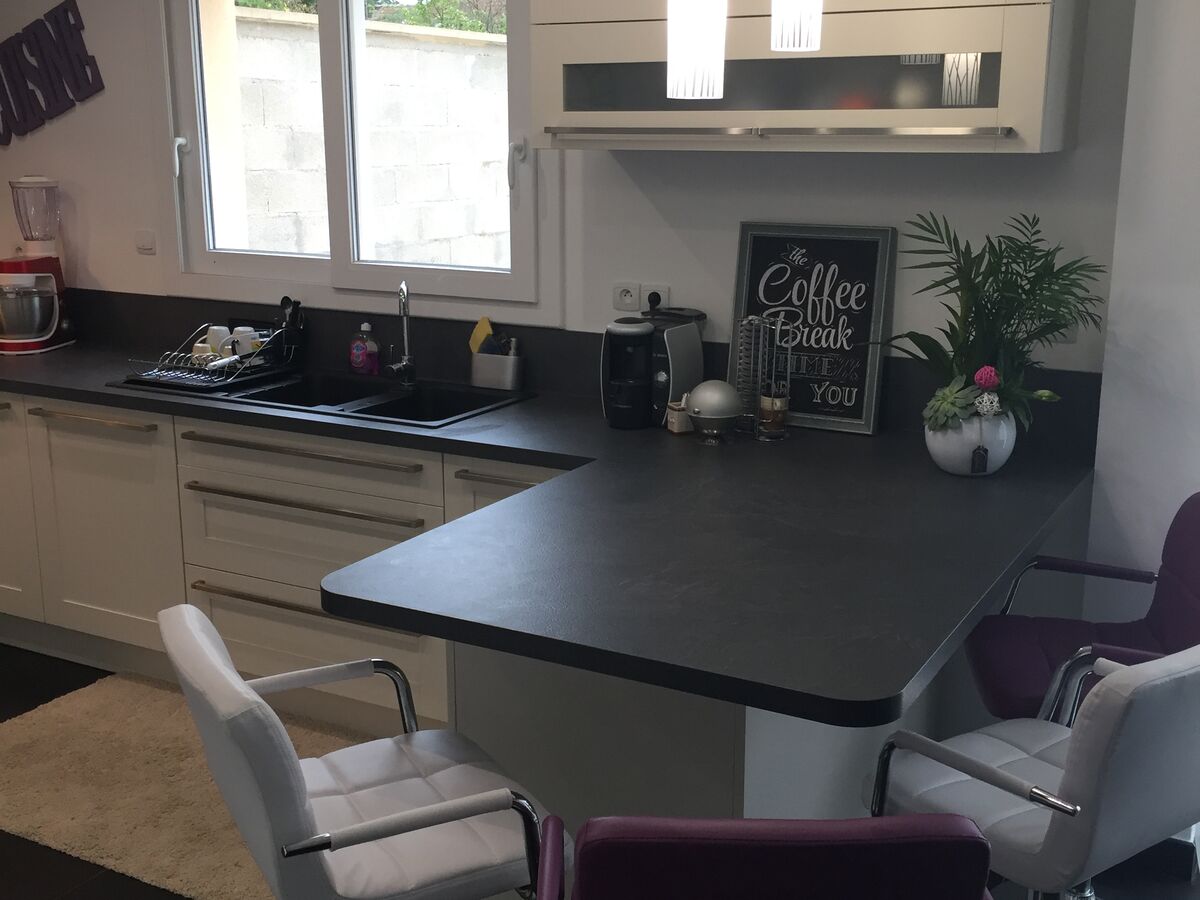 Cuisine avant-après sur mesure Trend Cube Pannacotta mat