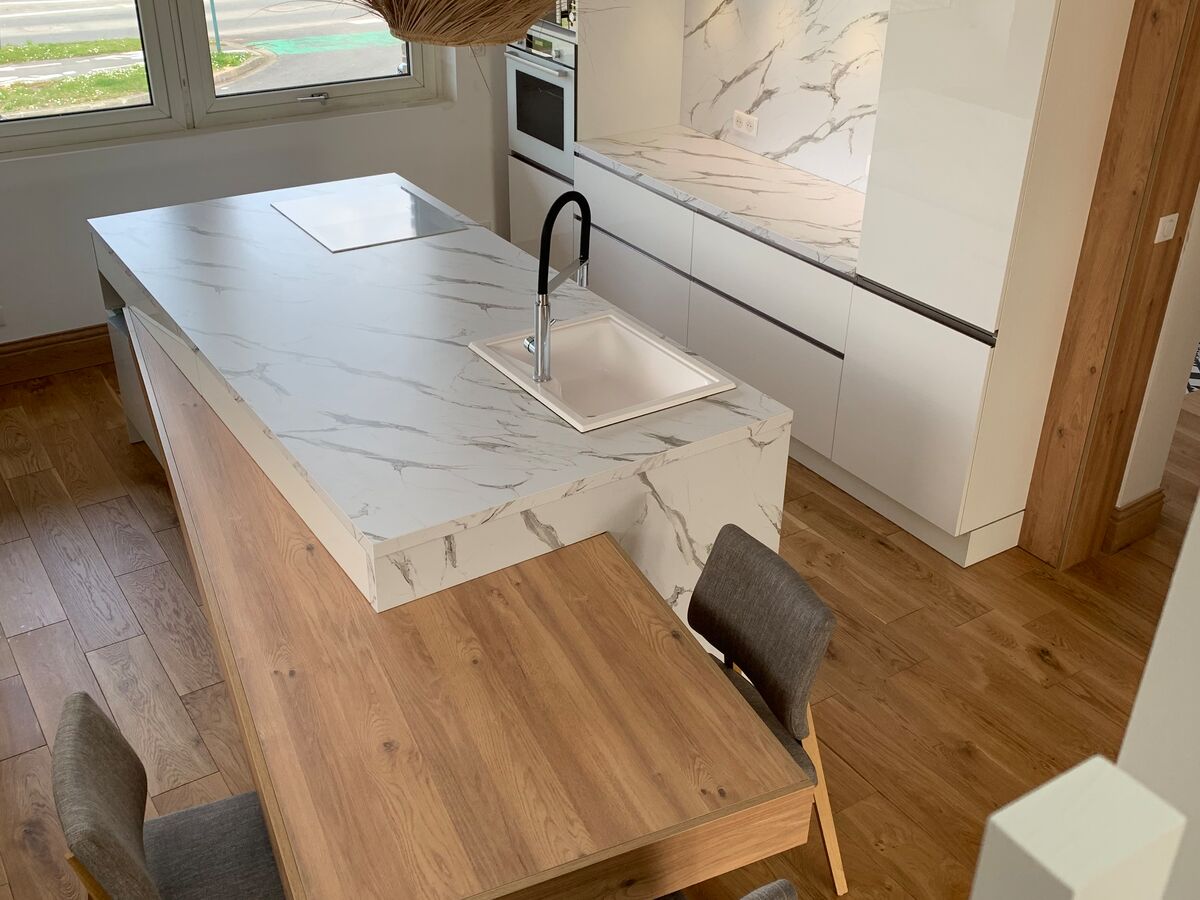 Cuisine avant-après sur mesure Light Jet Blanc Brillant