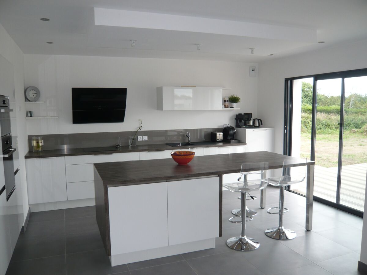 Cuisine équipée sur mesure Light + Pannacotta Majestic brillant