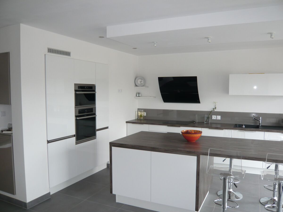 Cuisine avant-après sur mesure Light + Pannacotta Majestic brillant