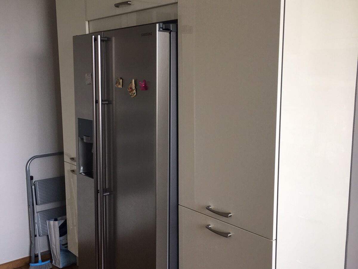 Cuisine avant-après sur mesure Light + Pannacotta Majestic brillant