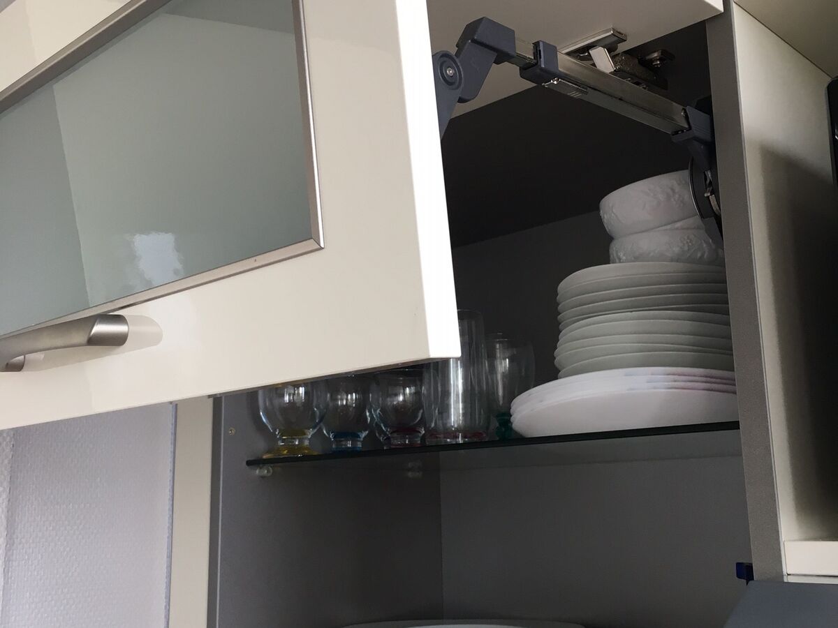 Cuisine avant-après sur mesure Light + Pannacotta Majestic brillant