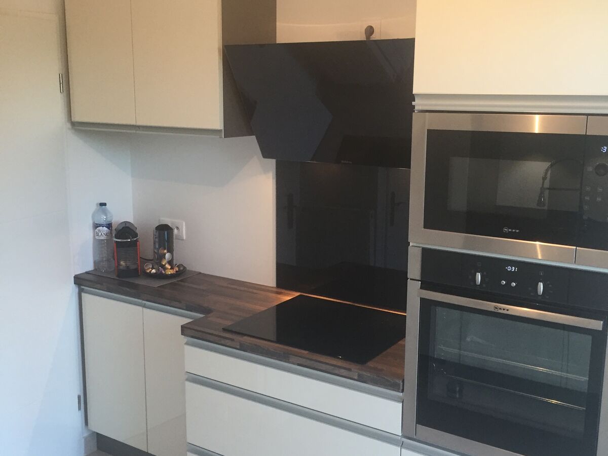 Cuisine équipée sur mesure Light + Pannacotta Majestic brillant