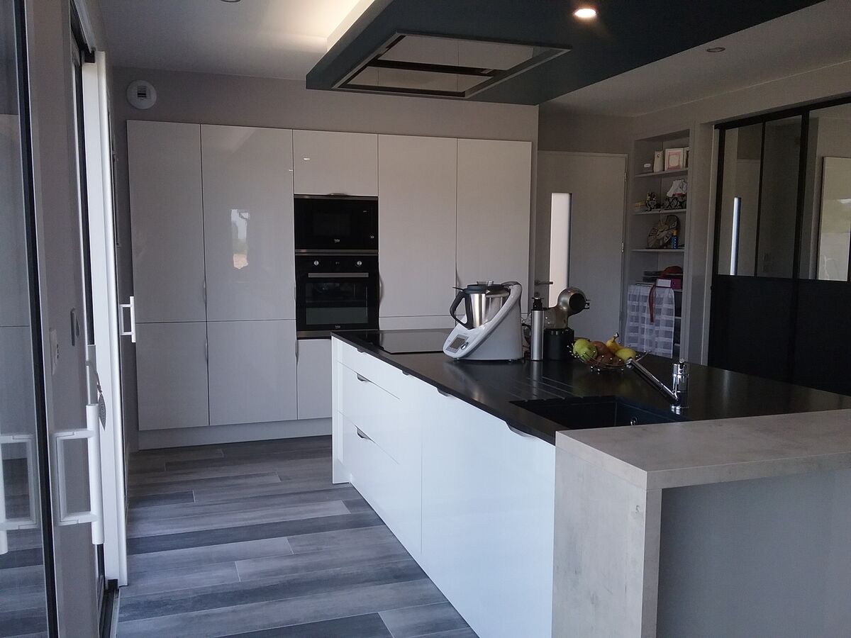 Rénovation cuisine équipée sur mesure Light Blanc brillant