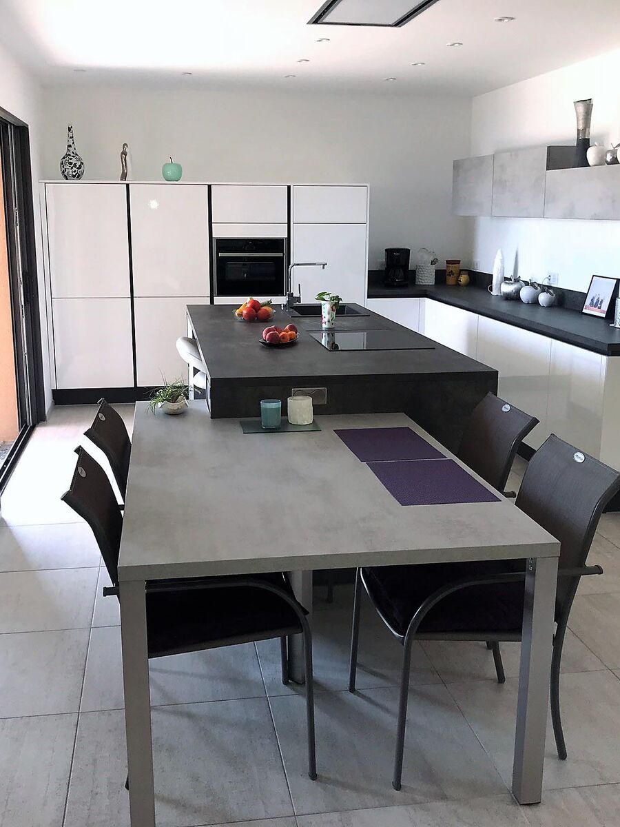 Cuisine équipée sur mesure Light Blanc Brillant Label Béton Clair