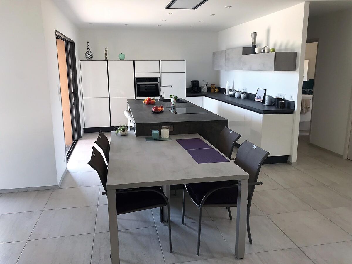 Cuisine avant après sur mesure Light Blanc Brillant Label Béton Clair