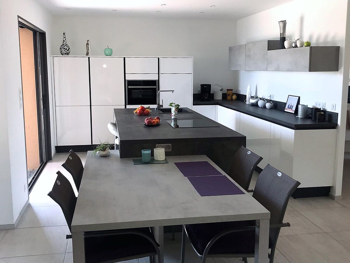 Cuisine avant après sur mesure Light Blanc Brillant Label Béton Clair