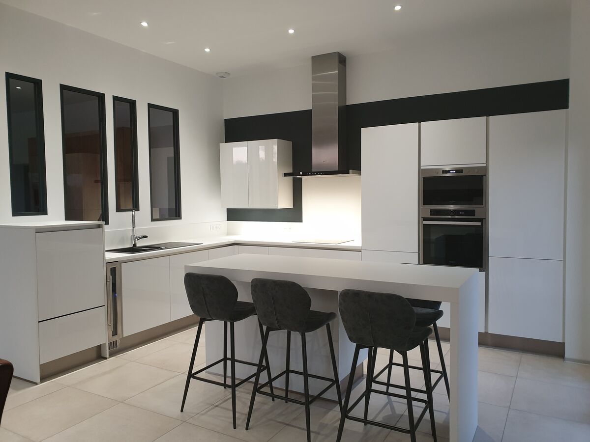 Cuisine équipée sur mesure E Light Blanc Brillant