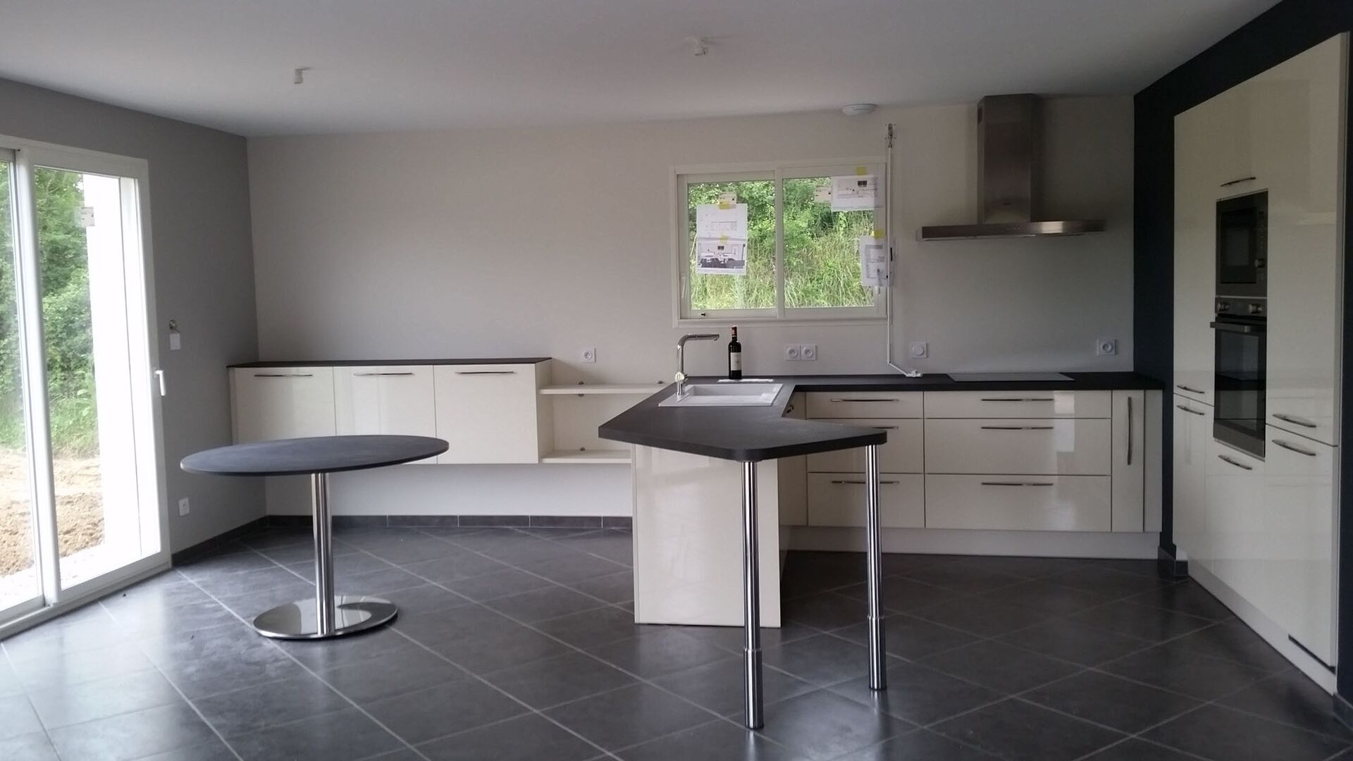 Cuisine équipée sur mesure Light + Pannacotta Majestic brillant