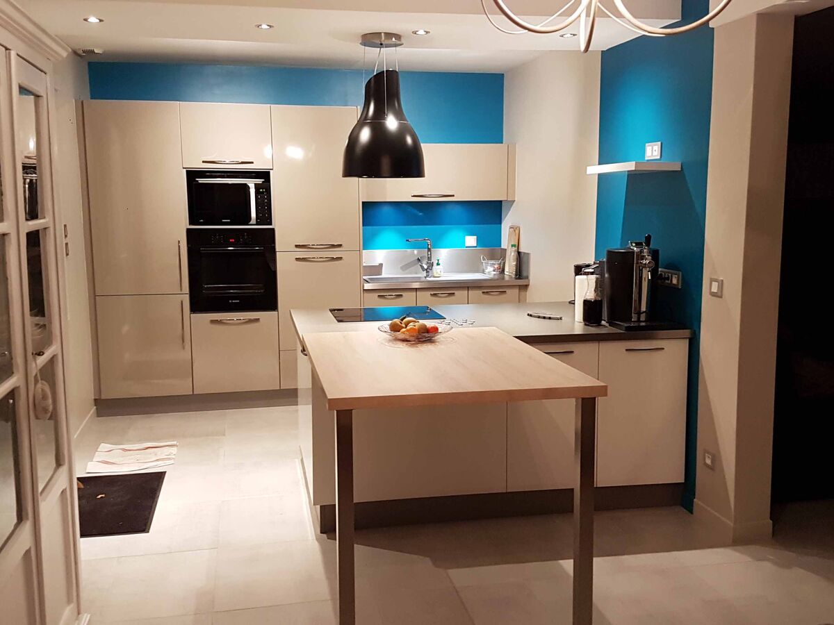 Cuisine équipée sur mesure Light Blanc brillant et Light + Pannacotta Majestic brillant