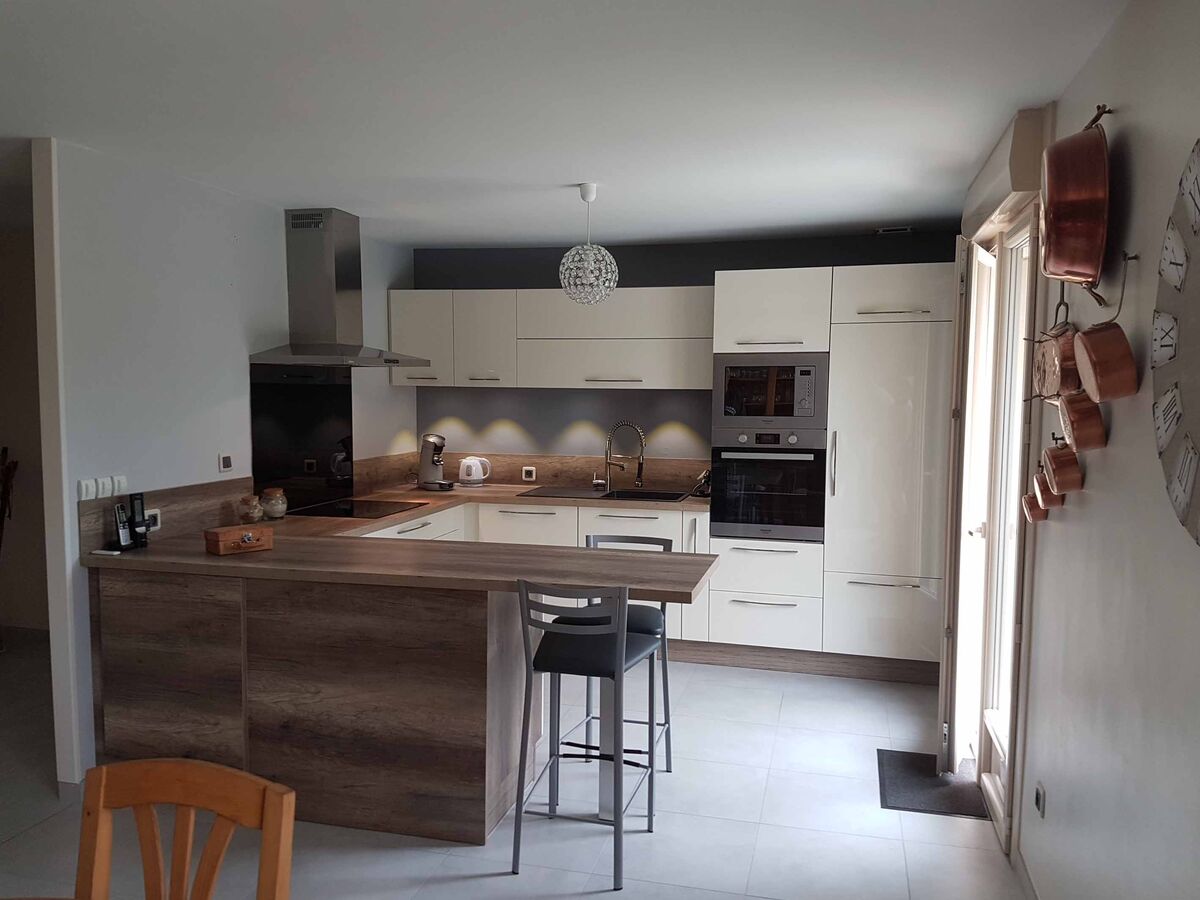 Cuisine équipée sur mesure Light + Pannacotta Majestic brillant