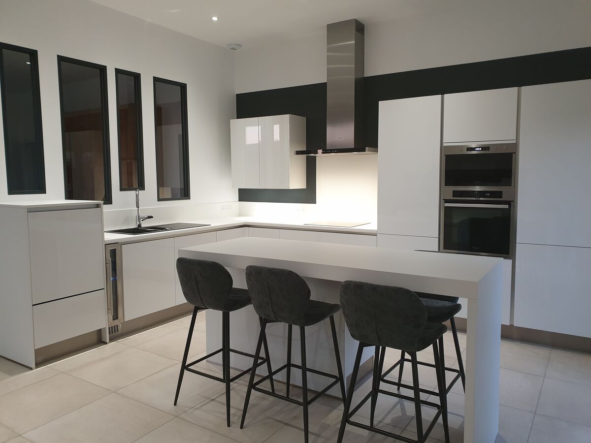 Cuisine avant-après sur mesure E Light Blanc Brillant