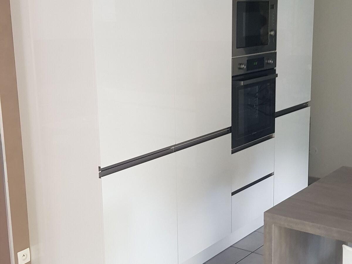 Cuisine avant-après sur mesure Light Jet Blanc Brillant