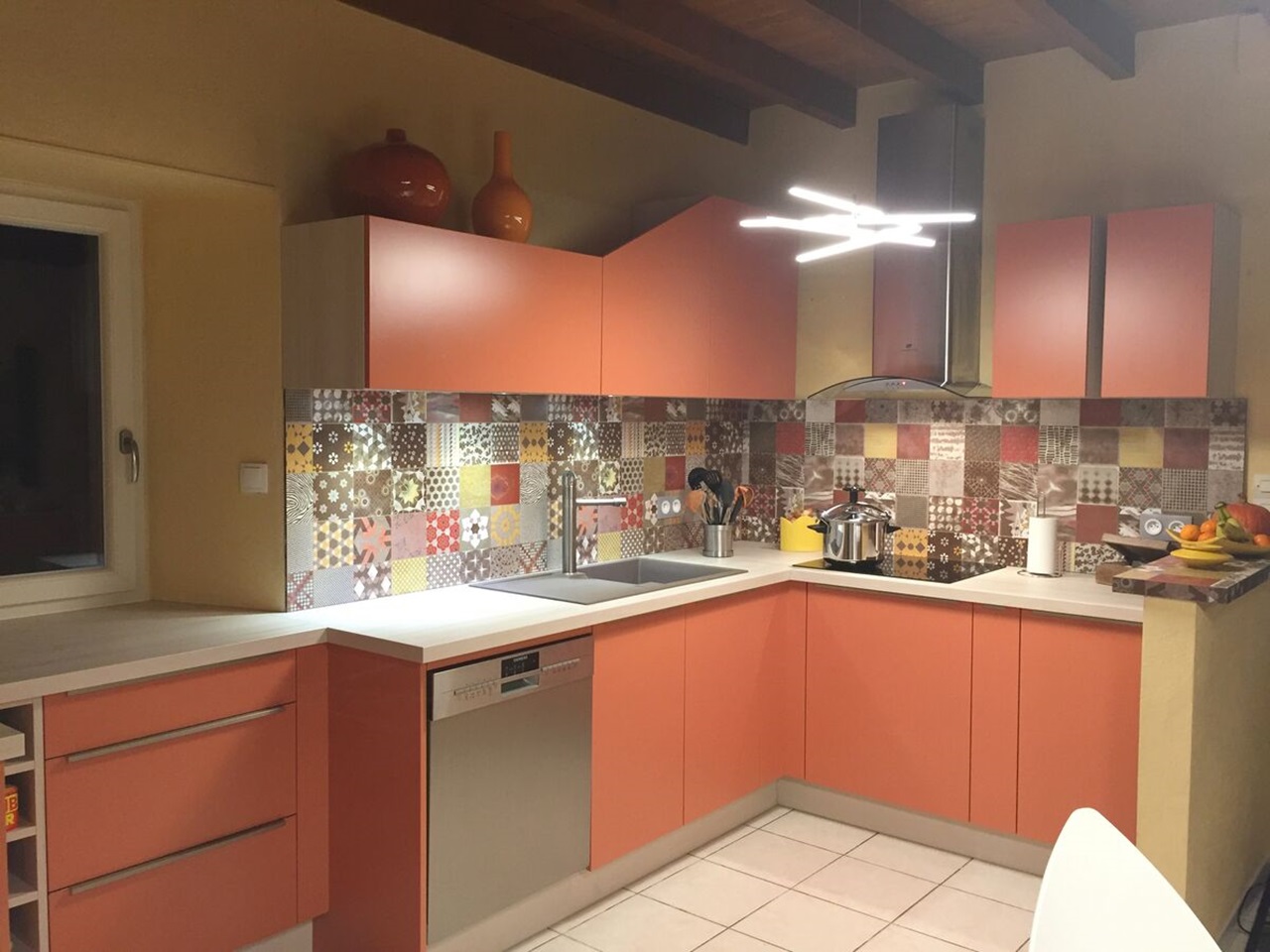 Rénovation cuisine équipée sur mesure Color Laqué Terre de Sienne