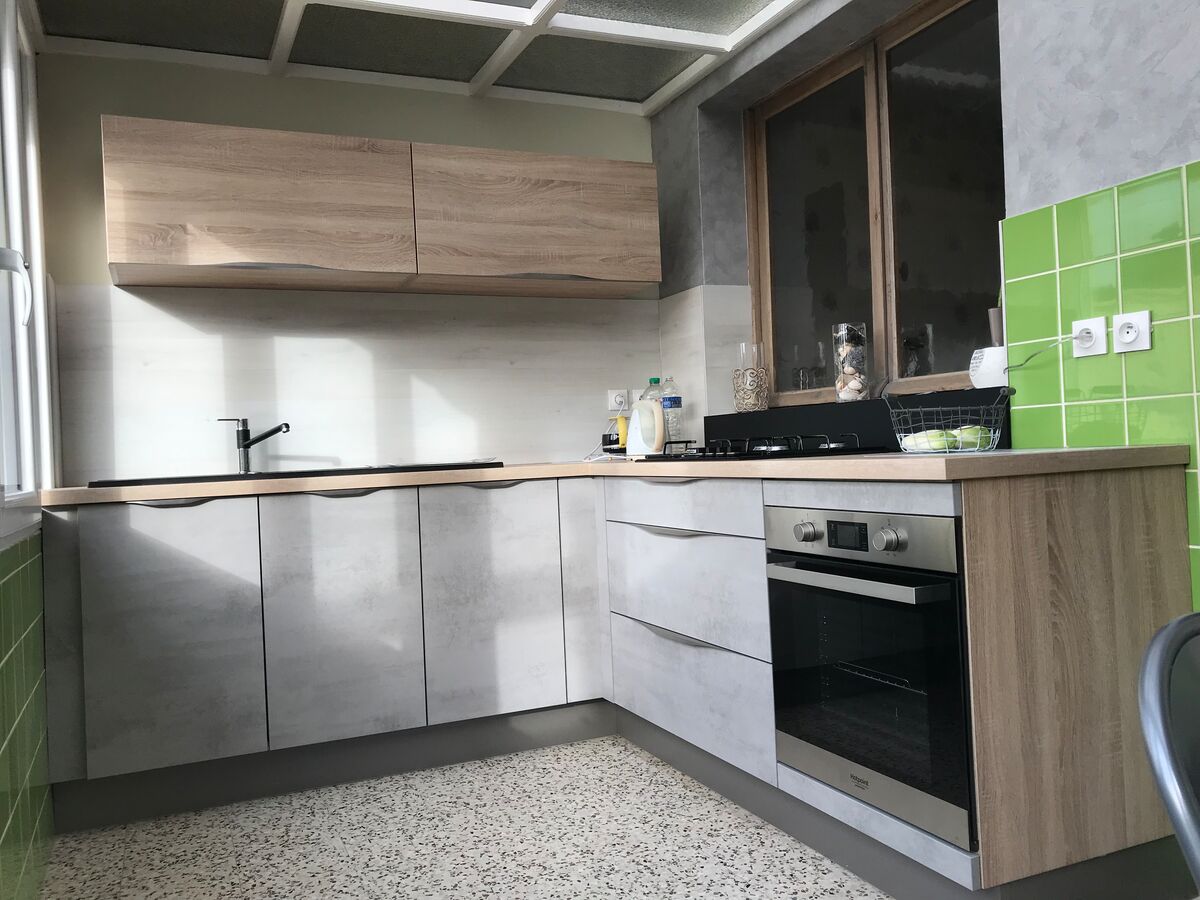 Cuisine avant-après sur mesure Trend Béton Clair et Chêne Timber