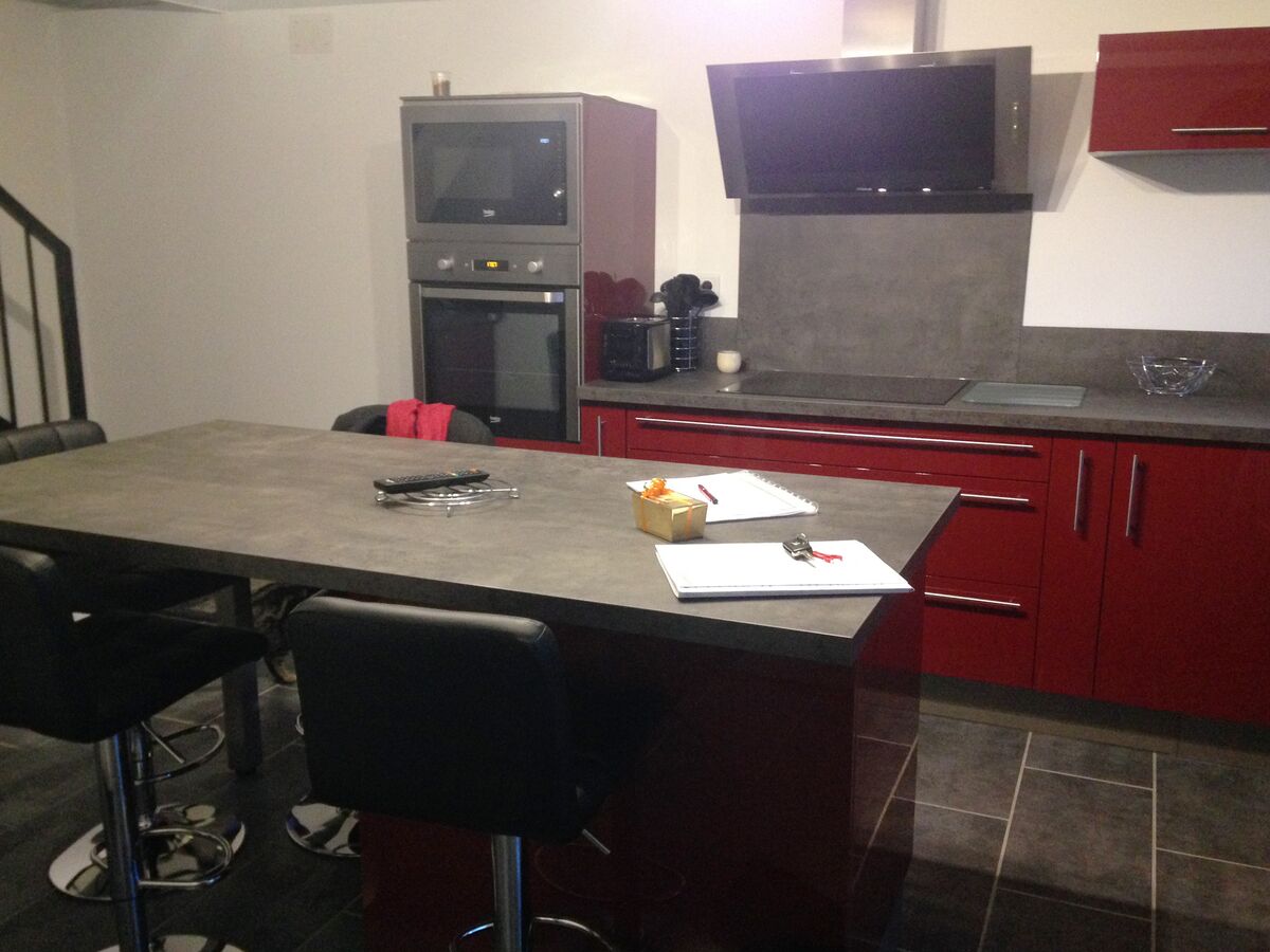 Rénovation cuisine équipée sur mesure Light Rouge Majestic Brillant