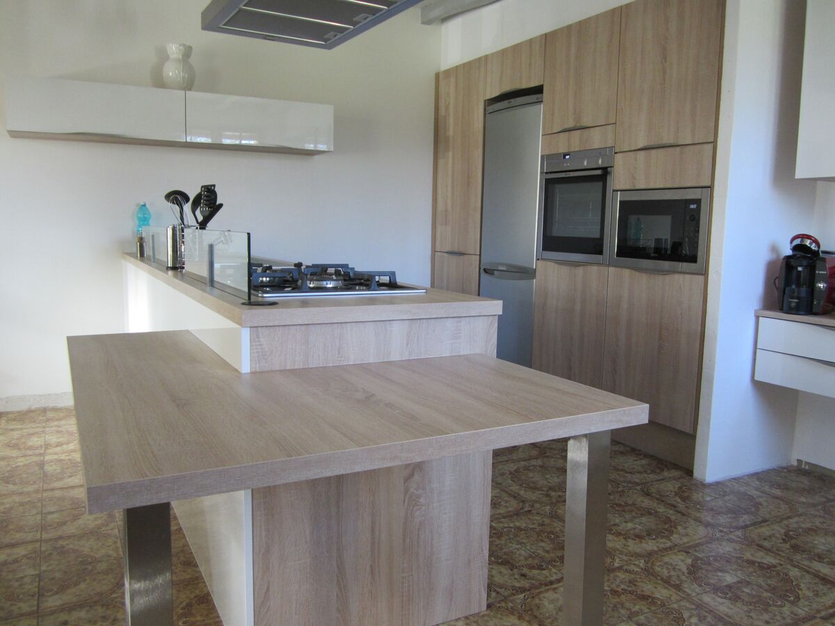 Cuisine équipée sur mesure Light Blanc brillant et Trend + Chêne timber