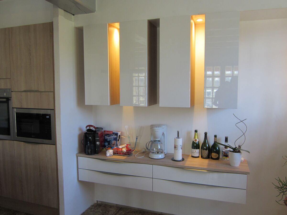 Cuisine avant-après sur mesure Light Blanc brillant et Trend + Chêne timber