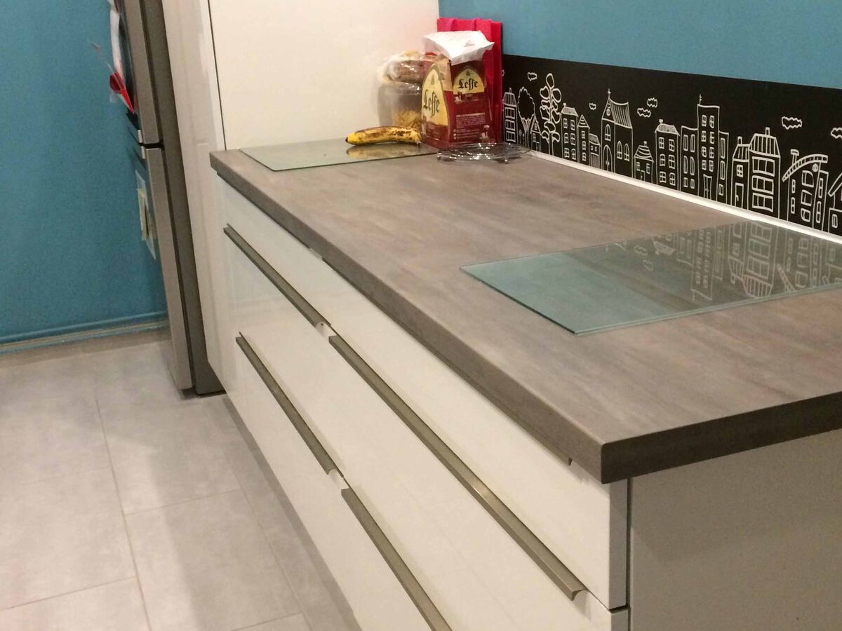 Cuisine avant-après sur mesure Petilla Blanc brillant