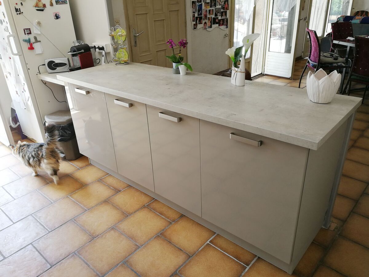 Cuisine avant-après sur mesure Light Grège Majestic Brillant