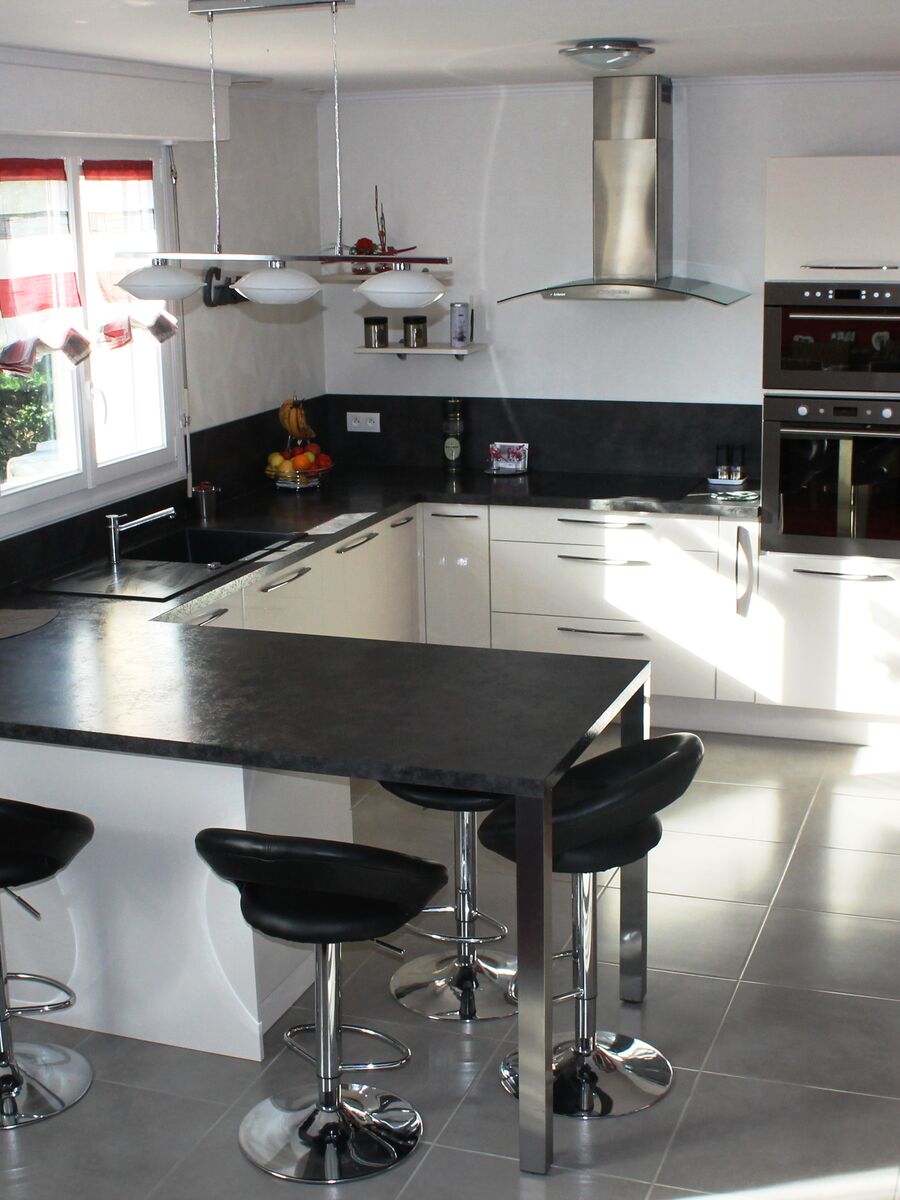 Cuisine équipée sur mesure Light + Pannacotta Majestic brillant