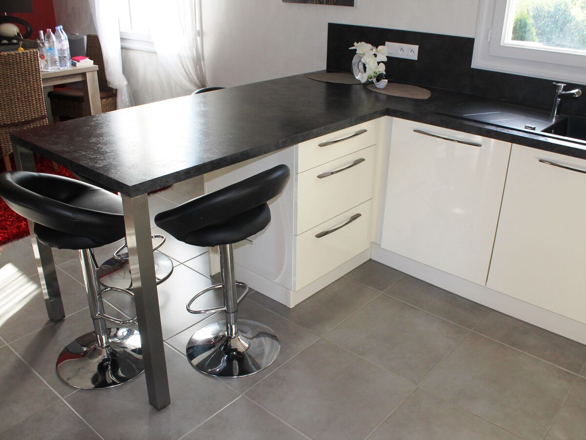 Cuisine avant-après sur mesure Light + Pannacotta Majestic brillant