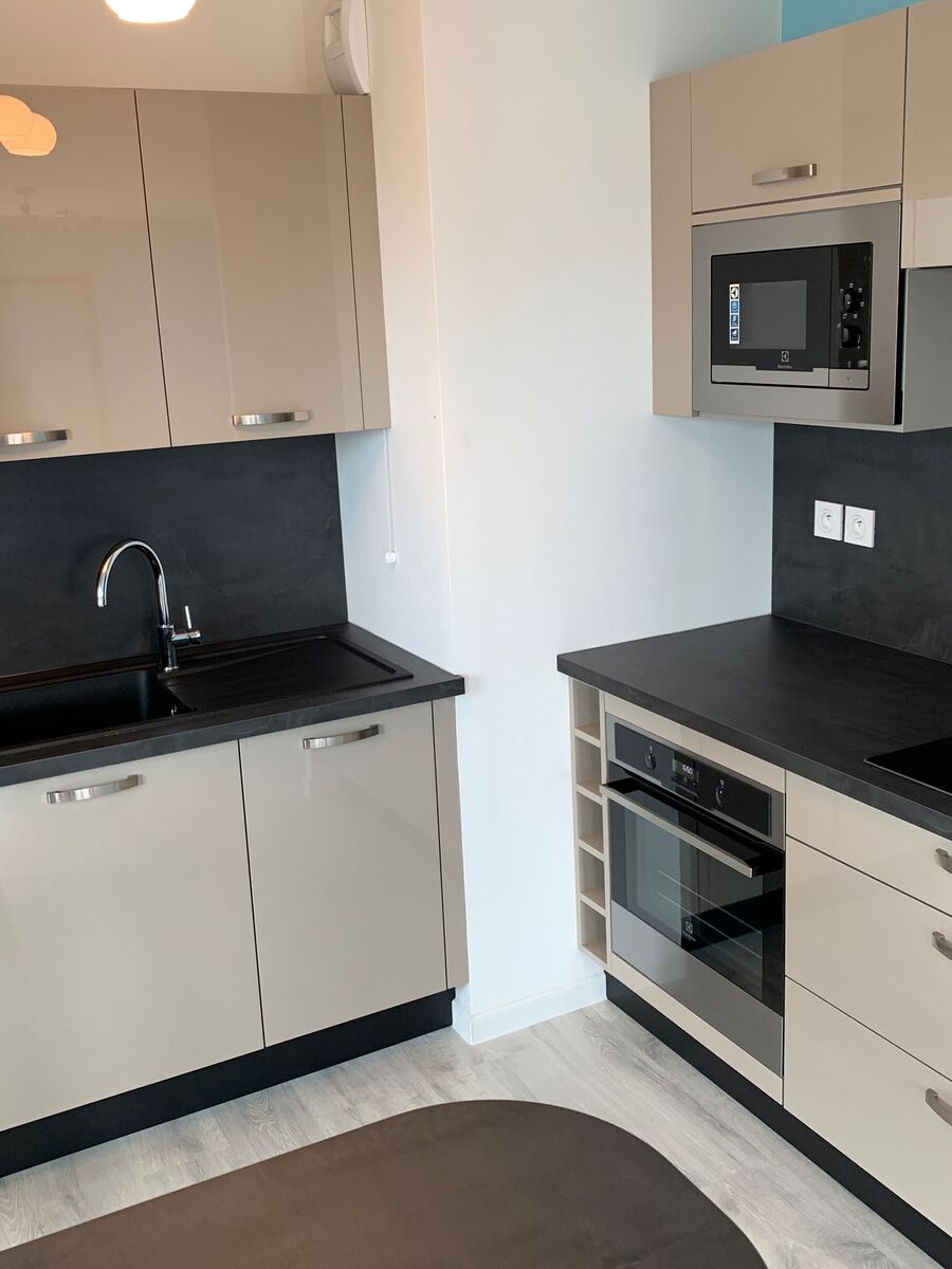 Cuisine équipée sur mesure Light Grège Majestic Brillant