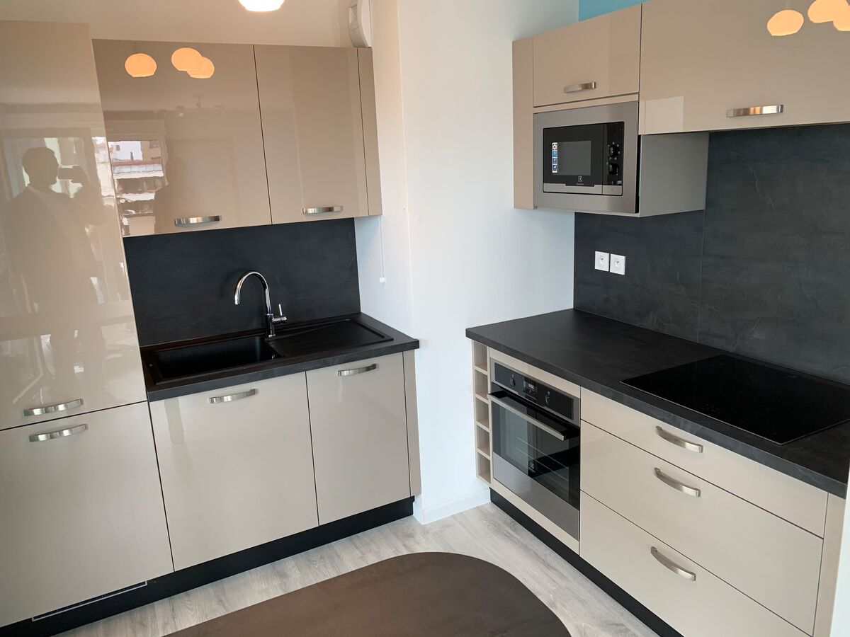 Cuisine équipée sur mesure Light Grège Majestic Brillant