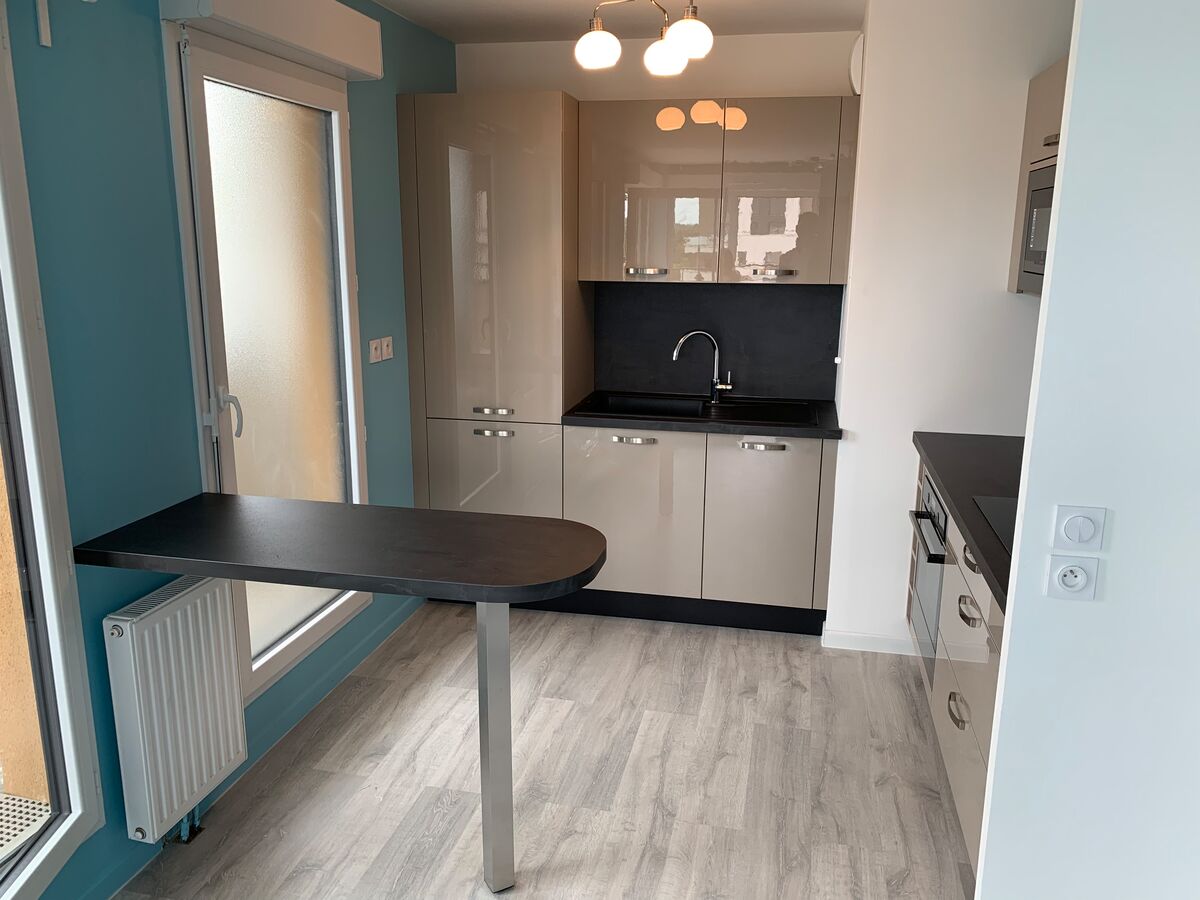 Rénovation cuisine équipée sur mesure Light Grège Majestic Brillant