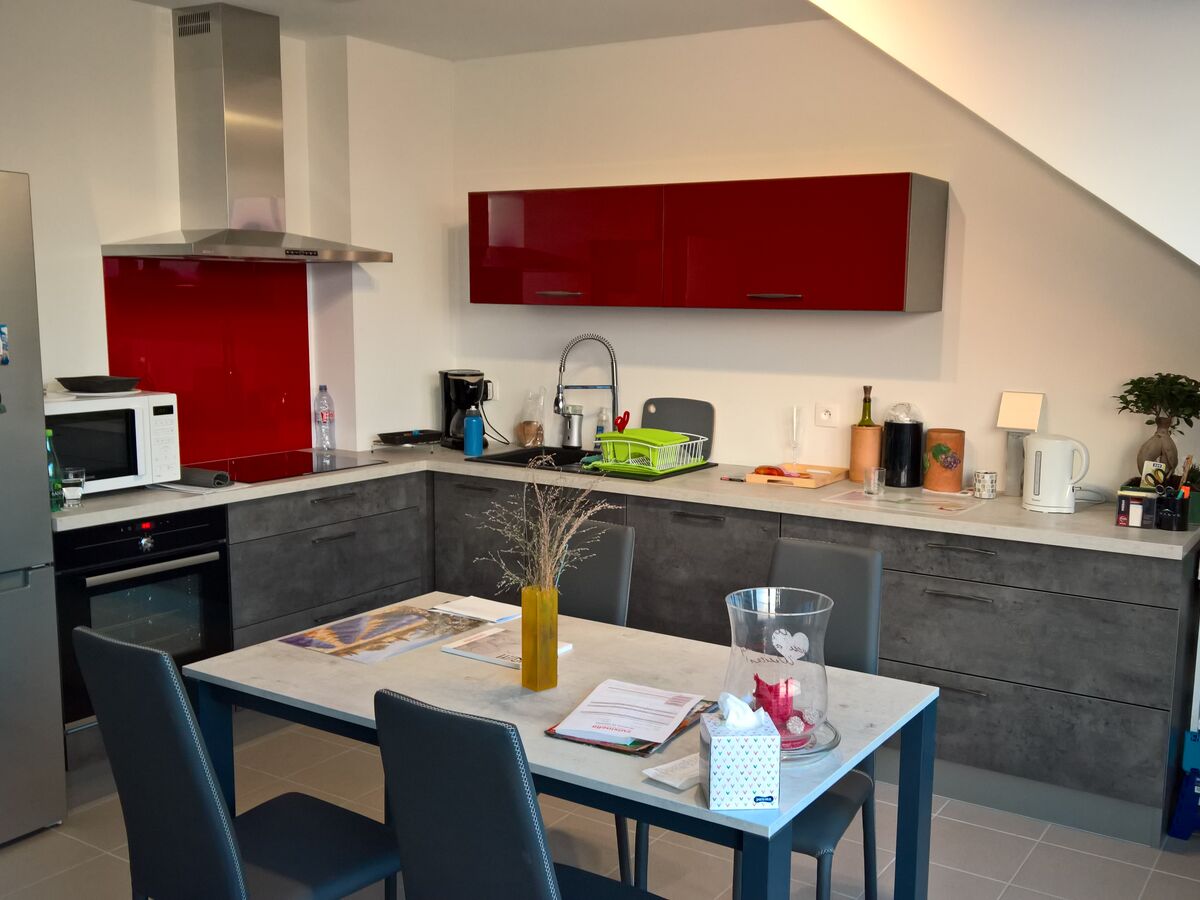 Cuisine équipée sur mesure Label Chêne Sable Synchrone et Light + Rouge Majestic Brillant