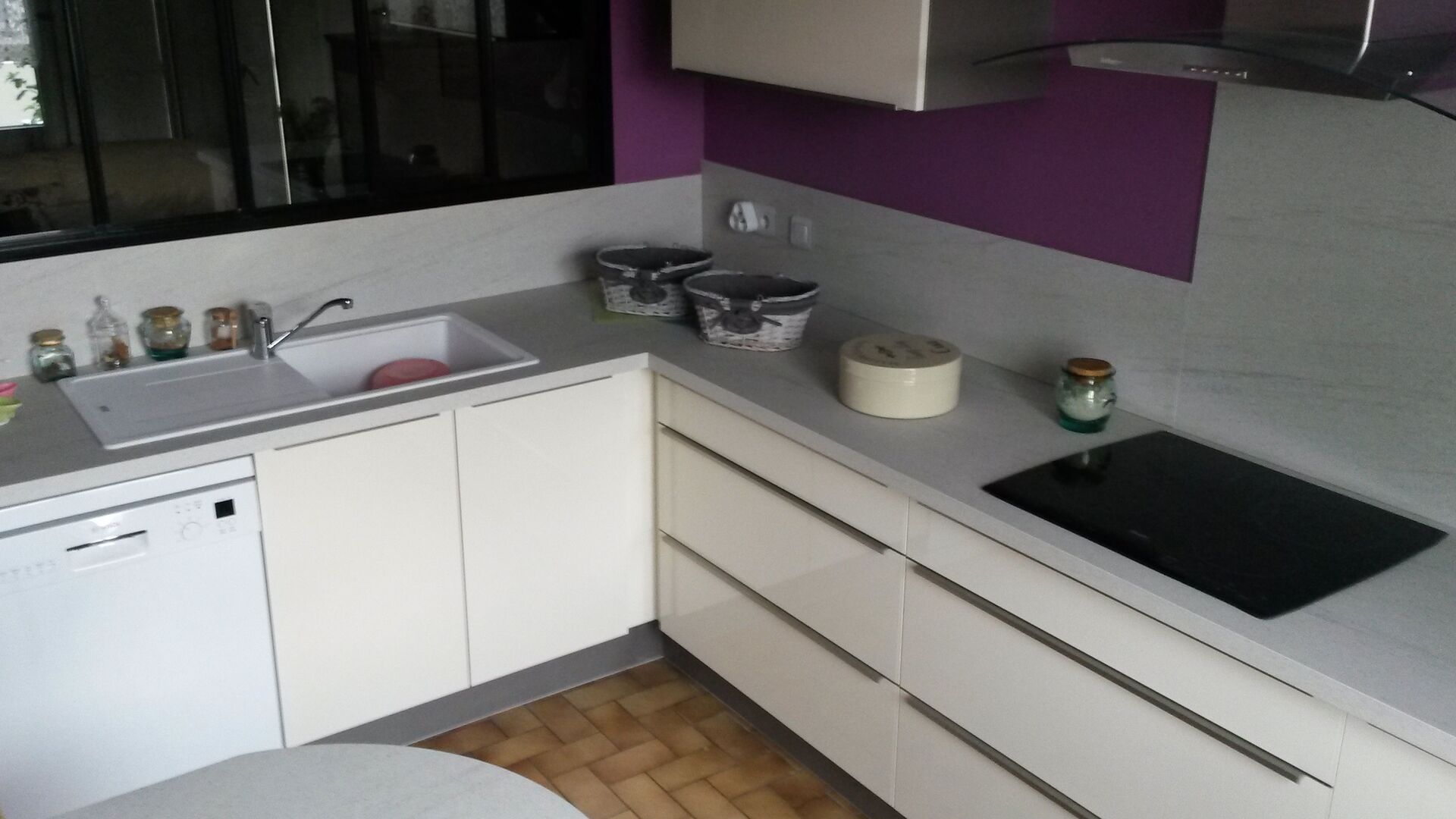 Cuisine équipée sur mesure Light + Pannacotta Majestic brillant