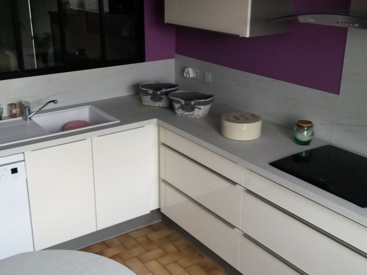 Cuisine équipée sur mesure Light + Pannacotta Majestic brillant