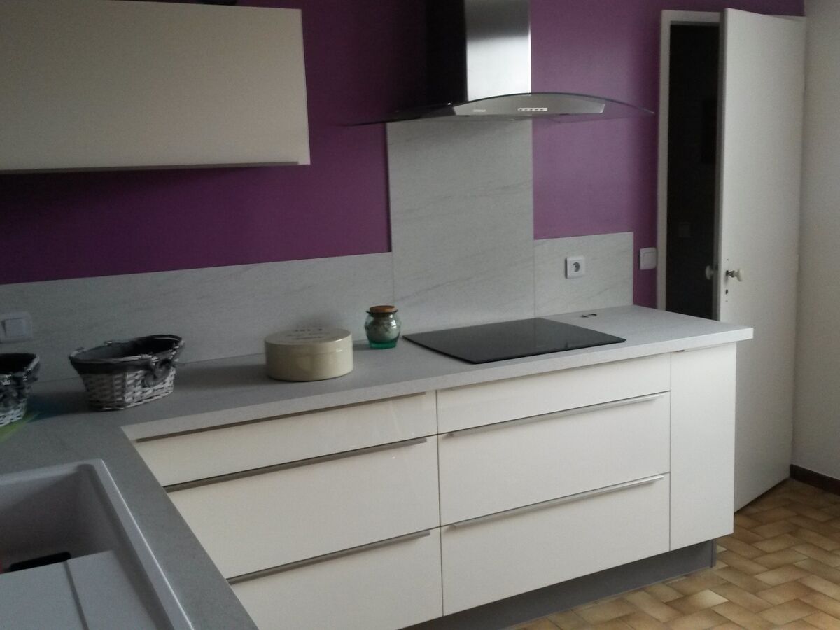 Cuisine avant-après sur mesure Light + Pannacotta Majestic brillant