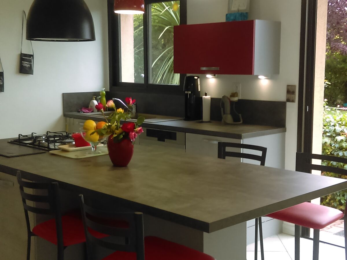 Rénovation cuisine équipée sur mesure Label Béton Clair et Trend Cranberry