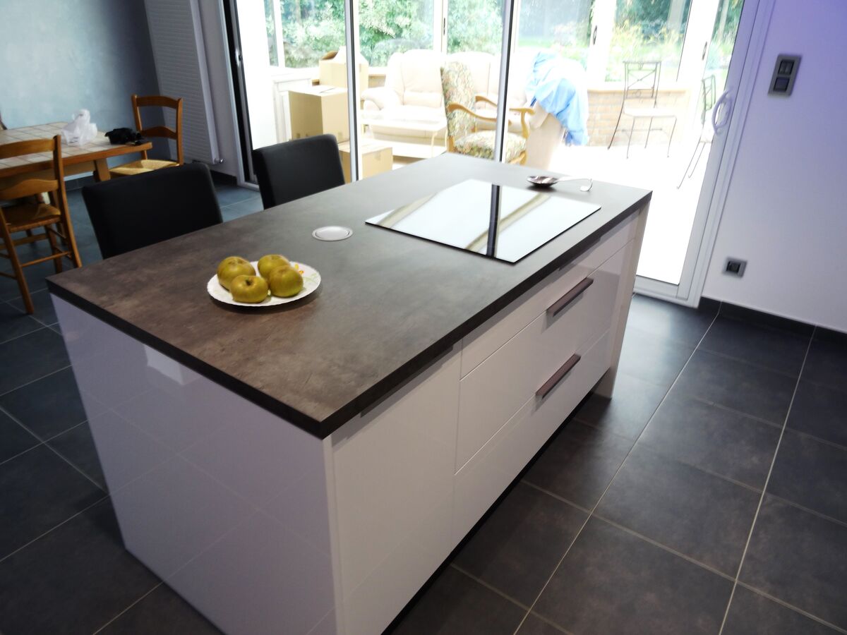 Cuisine avant-après sur mesure Light Blanc brillant et Trend + Ombre soft