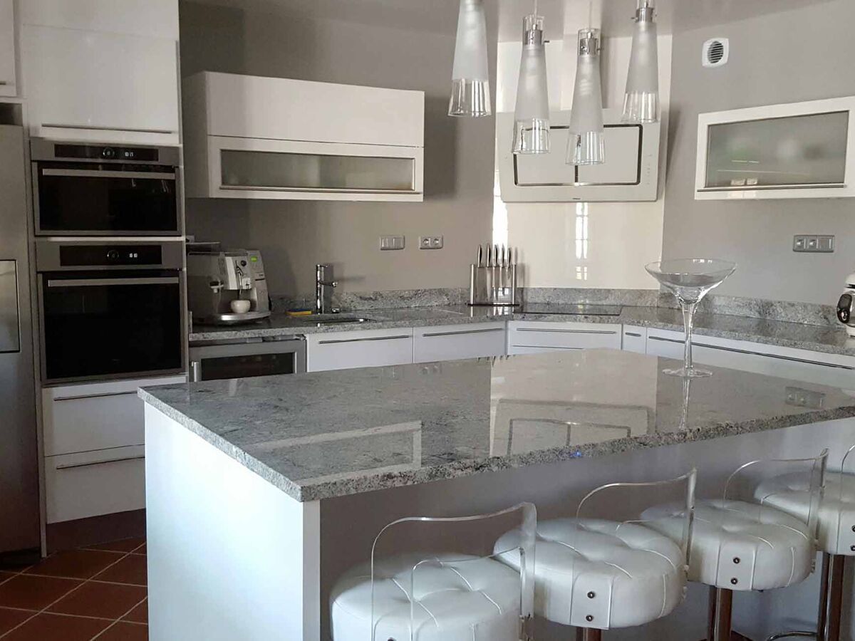 Cuisine équipée sur mesure Light Blanc brillant