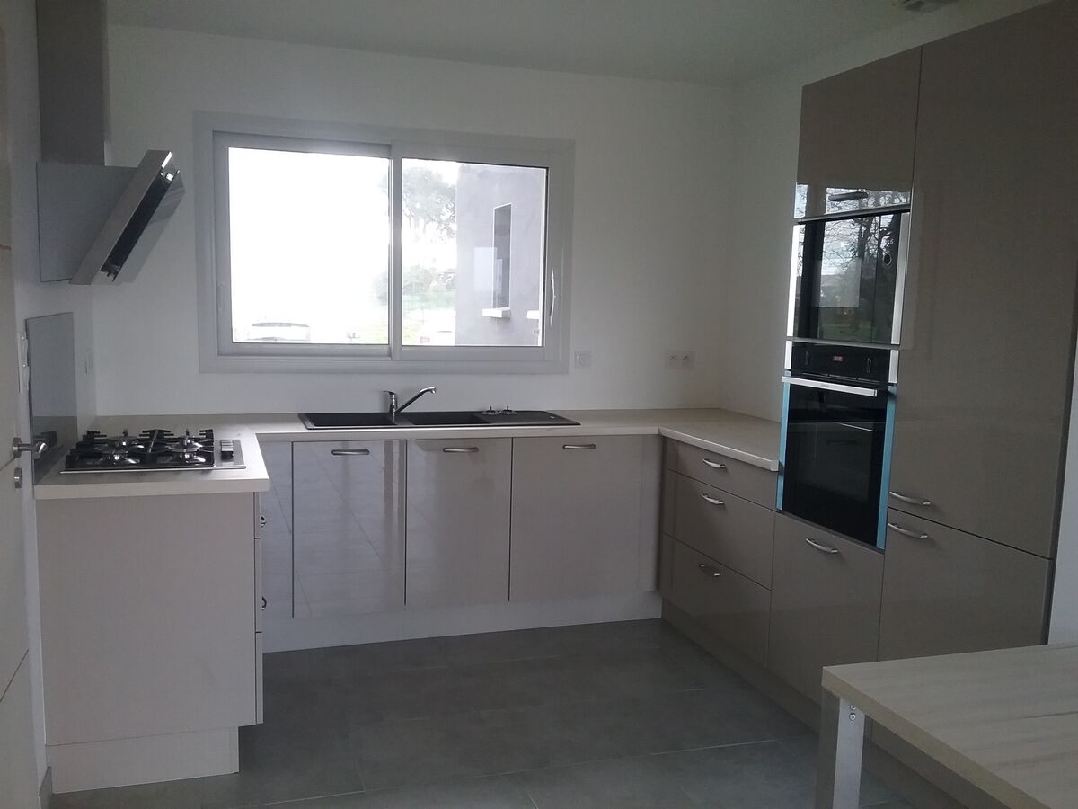 Cuisine équipée sur mesure Light Grege Majestic Brillant