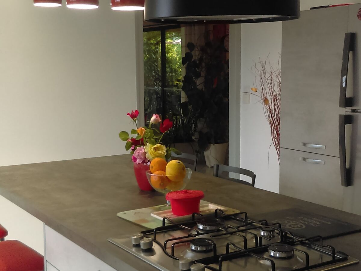 Cuisine avant-apres sur mesure Label Béton Clair et Trend Cranberry