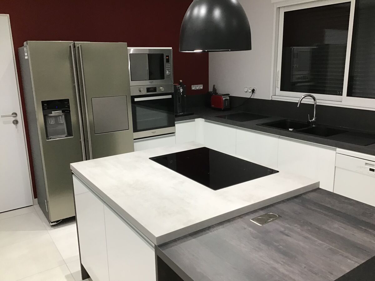 Cuisine avant-après sur mesure Light Jet Blanc Brillant