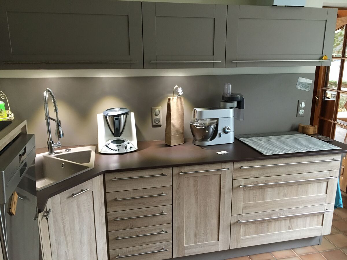 Cuisine avant-après sur mesure Trend Cube Chêne timber et Trend Cube Taupe mat