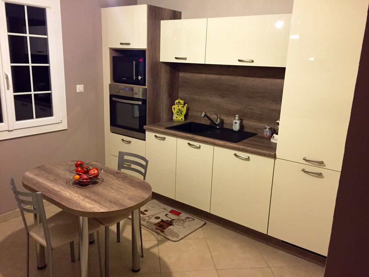 Cuisine équipée sur mesure Light + Pannacotta Majestic brillant