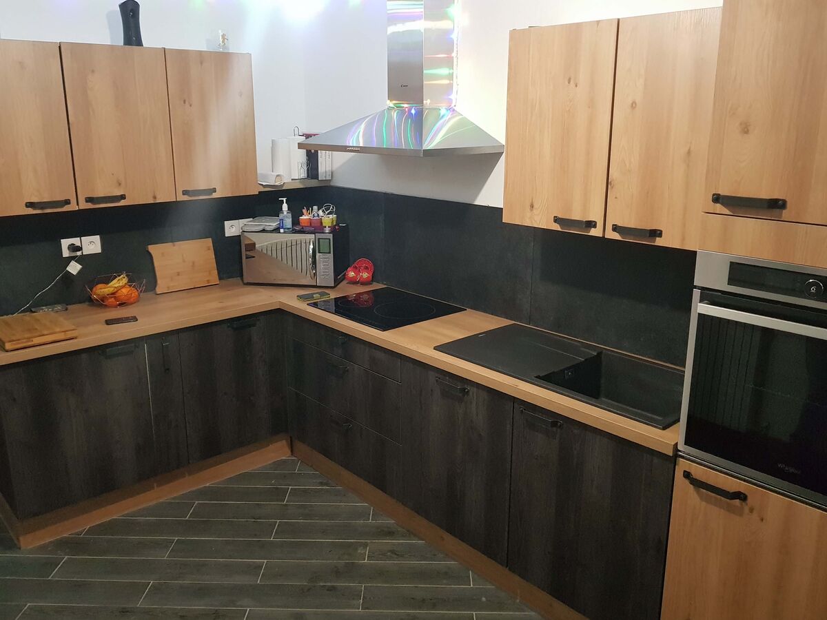 Cuisine équipée sur mesure Vega Woody Dark et Chêne Honey