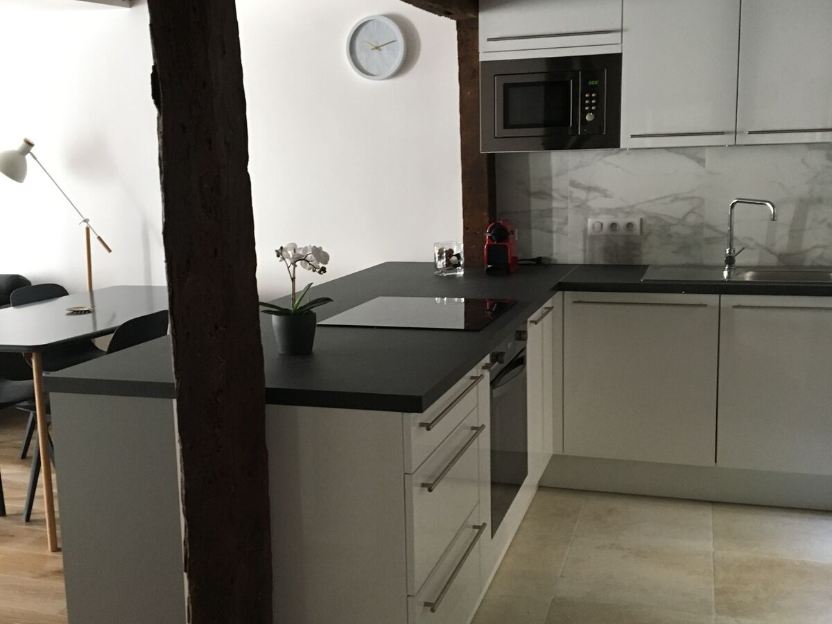 Rénovation cuisine équipée sur mesure PETILLA Blanc Brillant