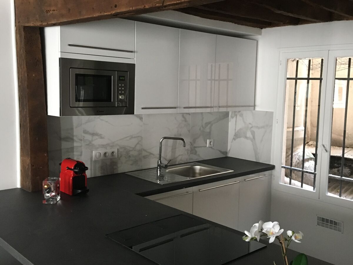 Cuisine avant-après sur mesure PETILLA Blanc Brillant