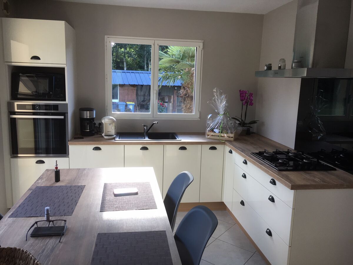 Cuisine avant-après sur mesure Light Pannacotta Majestic Brillant