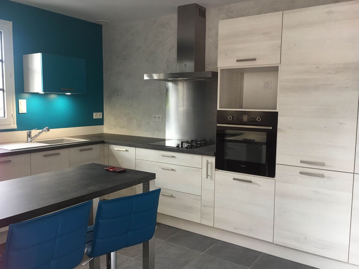 Rénovation cuisine équipée sur mesure Trend Artic Wood et Color Laqué Curaçao