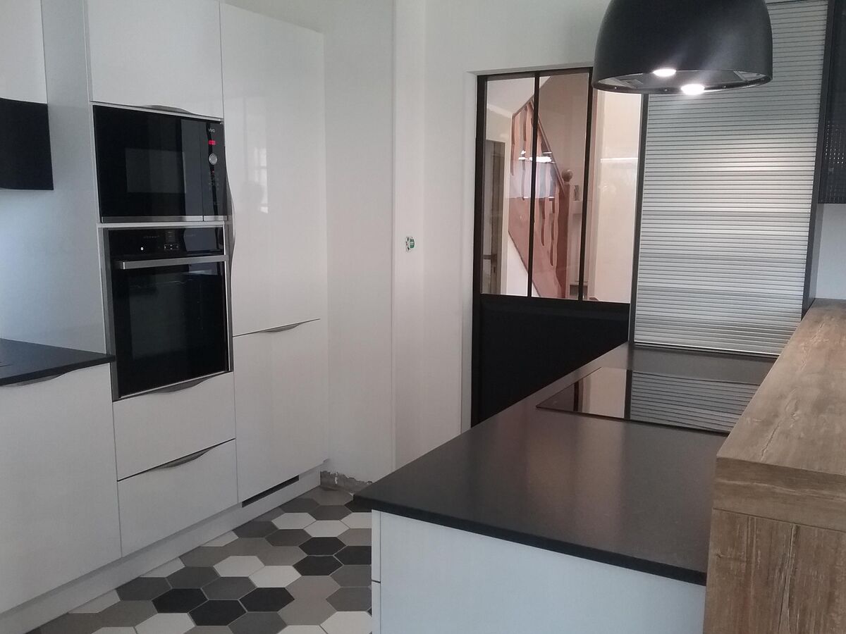 Cuisine avant-après sur mesure Light Blanc brillant