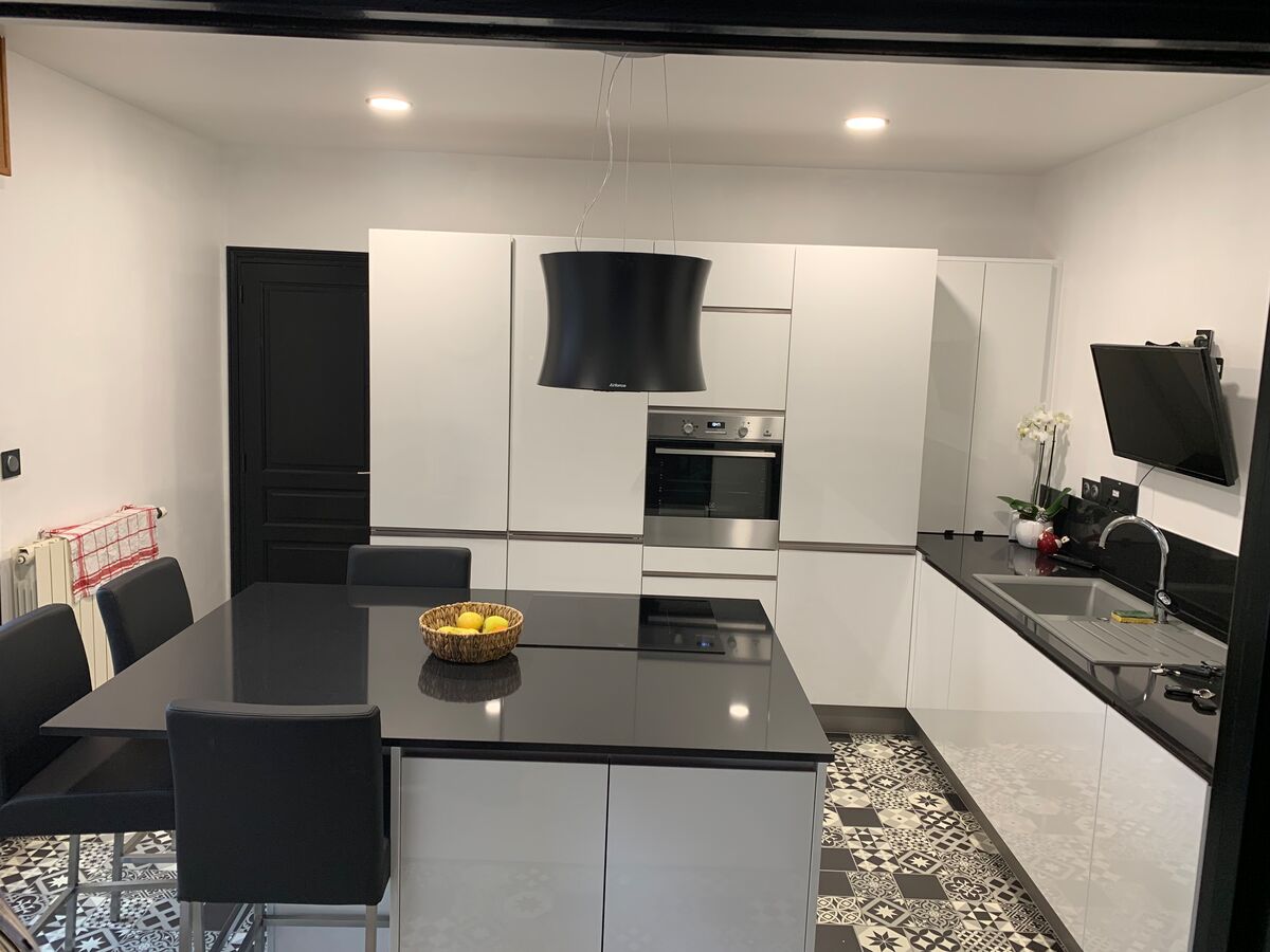 Cuisine avant-après sur mesure Light Jet Blanc Brillant